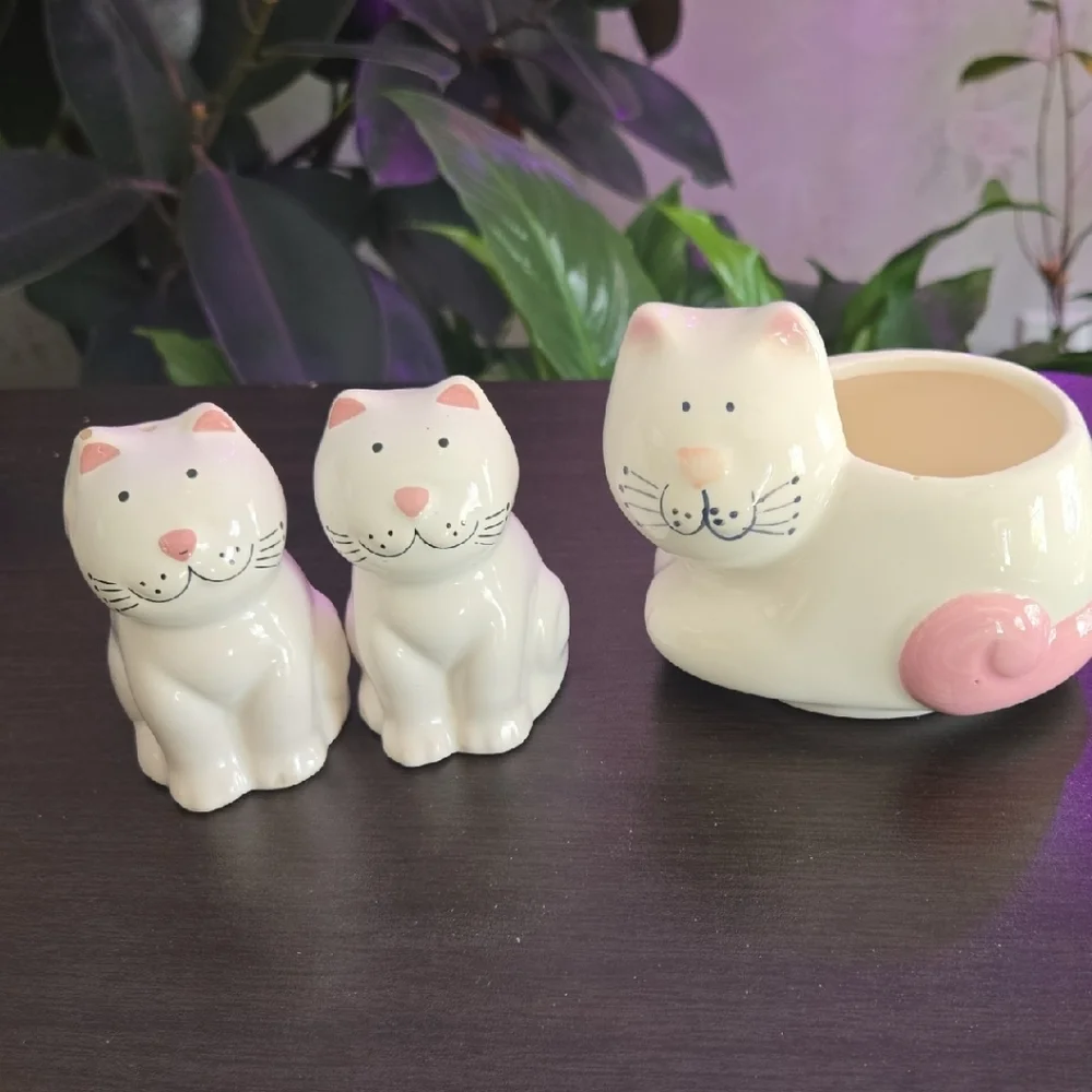 Ceramic Cozy Cats, Salt and pepper shaker and sponge holder.